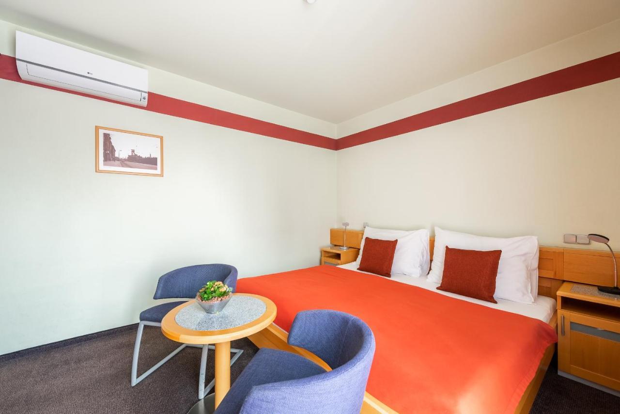Jan Maria Hotel اوسترافا المظهر الخارجي الصورة