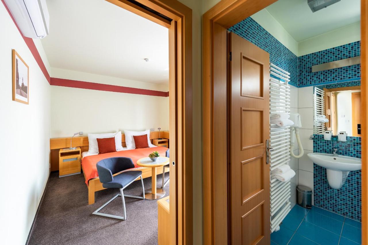 Jan Maria Hotel اوسترافا المظهر الخارجي الصورة