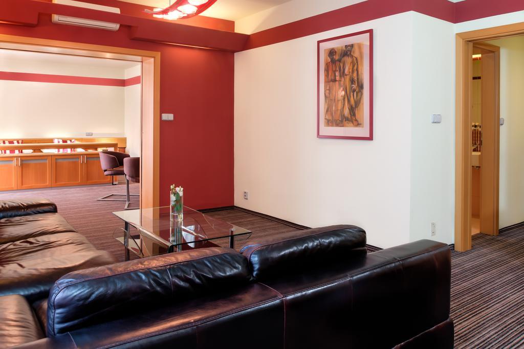 Jan Maria Hotel اوسترافا المظهر الخارجي الصورة